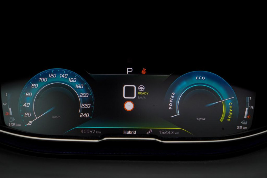 Peugeot 3008 1.6 HYbrid4 300 GT / Pano / Elek Klep / Carplay / Black Pack