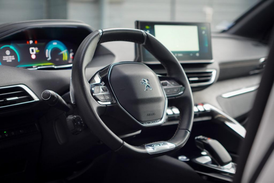 Peugeot 3008 1.6 HYbrid4 300 GT / Pano / Elek Klep / Carplay / Black Pack