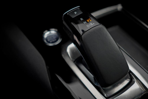 Peugeot 3008 1.6 HYbrid4 300 GT / Pano / Elek Klep / Carplay / Black Pack