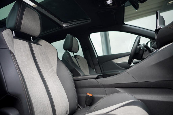 Peugeot 3008 1.6 HYbrid4 300 GT / Pano / Elek Klep / Carplay / Black Pack