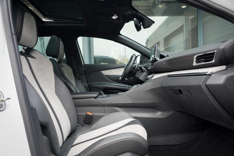 Peugeot 3008 1.6 HYbrid4 300 GT / Pano / Elek Klep / Carplay / Black Pack