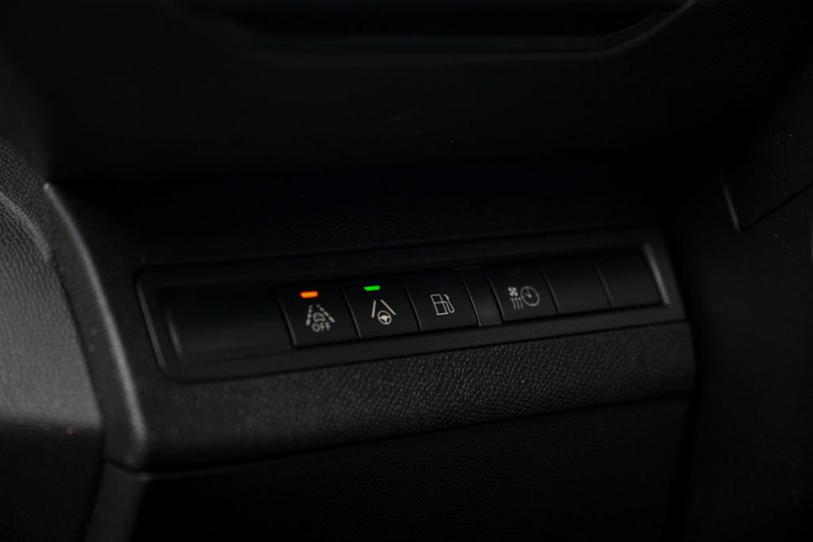 Peugeot 3008 1.6 HYbrid4 300 GT / Pano / Elek Klep / Carplay / Black Pack