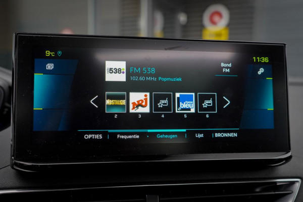 Peugeot 3008 1.6 HYbrid4 300 GT / Pano / Elek Klep / Carplay / Black Pack