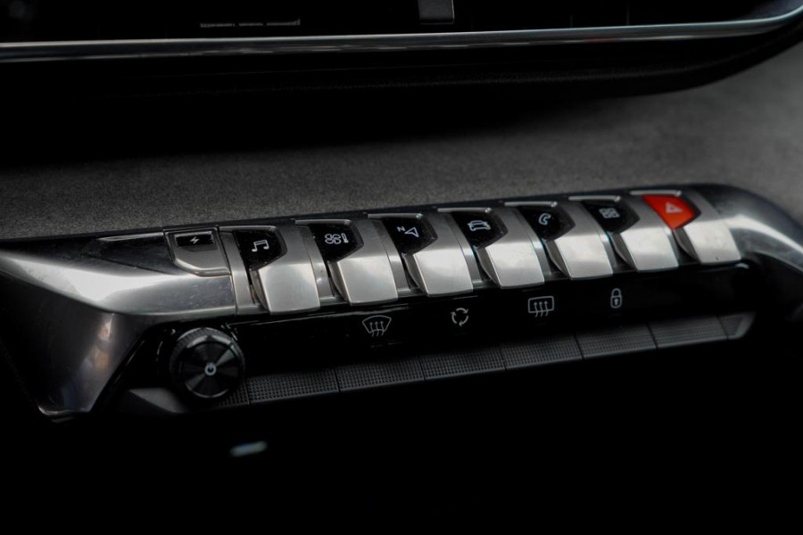 Peugeot 3008 1.6 HYbrid4 300 GT / Pano / Elek Klep / Carplay / Black Pack