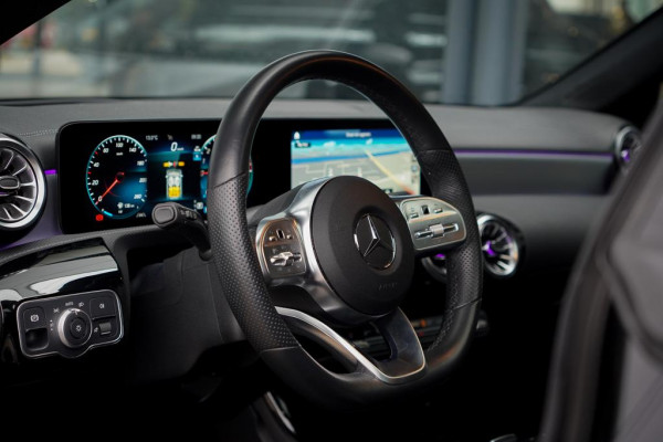 Mercedes-Benz CLA-Klasse 250e AMG Line / Pano / Sfeerverlichting / SOH 96,1 / Stoelverwarming+Ventilatie / Leder / HUD