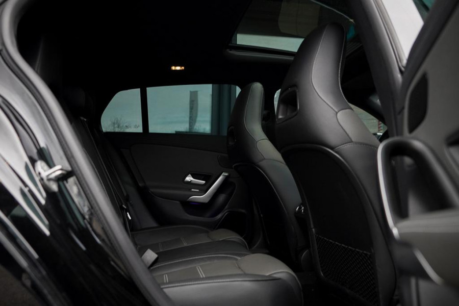 Mercedes-Benz CLA-Klasse 250e AMG Line / Pano / Sfeerverlichting / SOH 96,1 / Stoelverwarming+Ventilatie / Leder / HUD