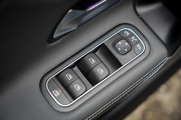Mercedes-Benz CLA-Klasse 250e AMG Line / Pano / Sfeerverlichting / SOH 96,1 / Stoelverwarming+Ventilatie / Leder / HUD