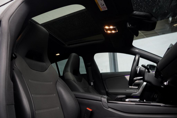 Mercedes-Benz CLA-Klasse 250e AMG Line / Pano / Sfeerverlichting / SOH 96,1 / Stoelverwarming+Ventilatie / Leder / HUD