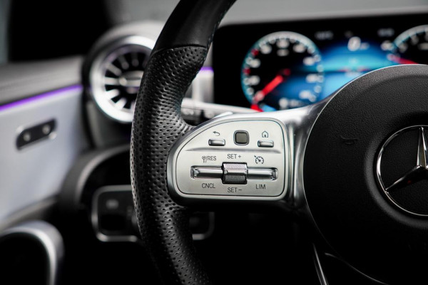 Mercedes-Benz CLA-Klasse 250e AMG Line / Pano / Sfeerverlichting / SOH 96,1 / Stoelverwarming+Ventilatie / Leder / HUD