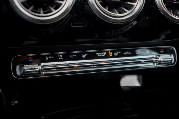 Mercedes-Benz CLA-Klasse 250e AMG Line / Pano / Sfeerverlichting / SOH 96,1 / Stoelverwarming+Ventilatie / Leder / HUD