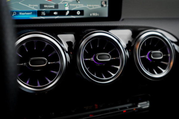 Mercedes-Benz CLA-Klasse 250e AMG Line / Pano / Sfeerverlichting / SOH 96,1 / Stoelverwarming+Ventilatie / Leder / HUD