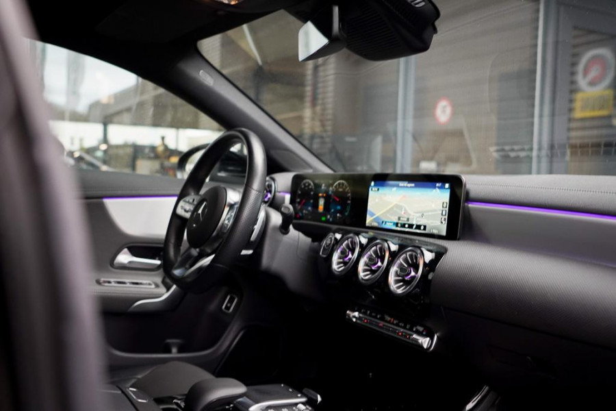 Mercedes-Benz CLA-Klasse 250e AMG Line / Pano / Sfeerverlichting / SOH 96,1 / Stoelverwarming+Ventilatie / Leder / HUD
