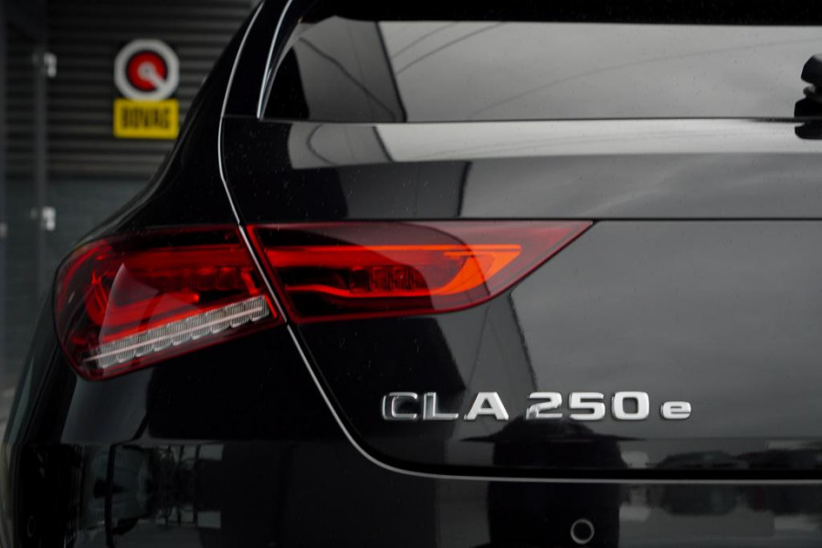 Mercedes-Benz CLA-Klasse 250e AMG Line / Pano / Sfeerverlichting / SOH 96,1 / Stoelverwarming+Ventilatie / Leder / HUD