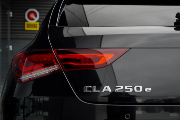 Mercedes-Benz CLA-Klasse 250e AMG Line / Pano / Sfeerverlichting / SOH 96,1 / Stoelverwarming+Ventilatie / Leder / HUD