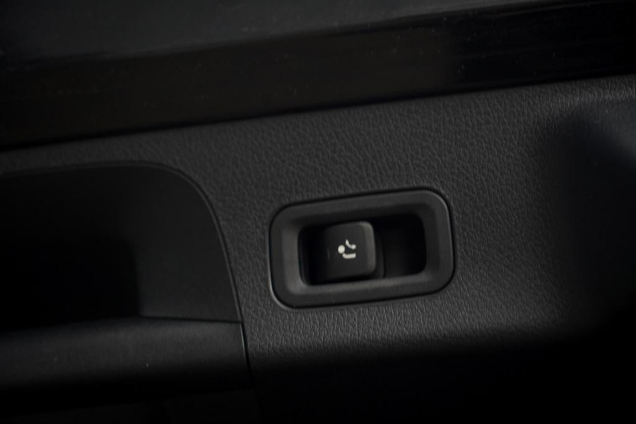 Mercedes-Benz CLA-Klasse 250e AMG Line / Pano / Sfeerverlichting / SOH 96,1 / Stoelverwarming+Ventilatie / Leder / HUD