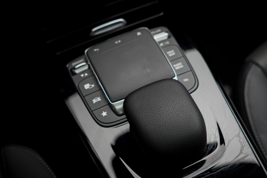 Mercedes-Benz CLA-Klasse 250e AMG Line / Pano / Sfeerverlichting / SOH 96,1 / Stoelverwarming+Ventilatie / Leder / HUD