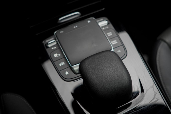 Mercedes-Benz CLA-Klasse 250e AMG Line / Pano / Sfeerverlichting / SOH 96,1 / Stoelverwarming+Ventilatie / Leder / HUD