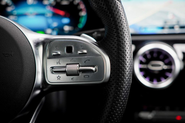 Mercedes-Benz CLA-Klasse 250e AMG Line / Pano / Sfeerverlichting / SOH 96,1 / Stoelverwarming+Ventilatie / Leder / HUD