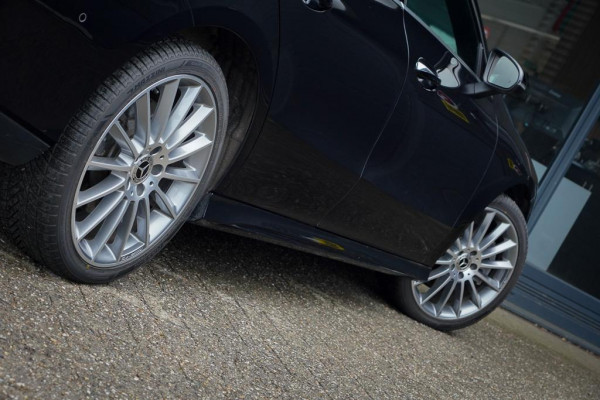 Mercedes-Benz CLA-Klasse 250e AMG Line / Pano / Sfeerverlichting / SOH 96,1 / Stoelverwarming+Ventilatie / Leder / HUD