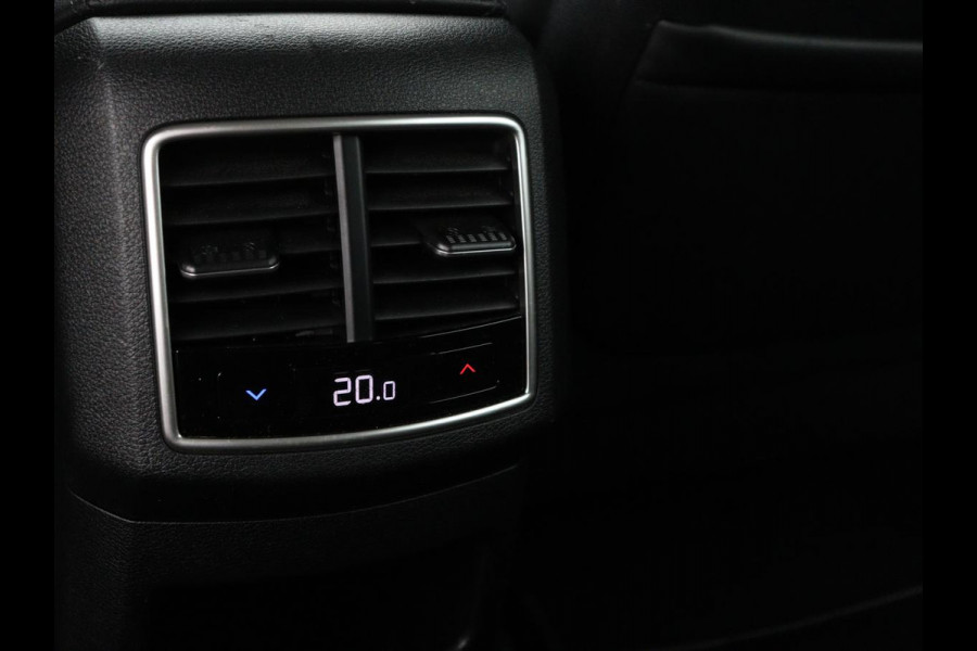 Kia Sportage 1.6 T-GDi Plug-in Hybrid AWD DynamicLine | Adaptive cruise | Camera | Carplay | Navigatie | Digital Cockpit | 19'' | Climate control | Full LED | Parkeerhulp | PHEV | Plug In