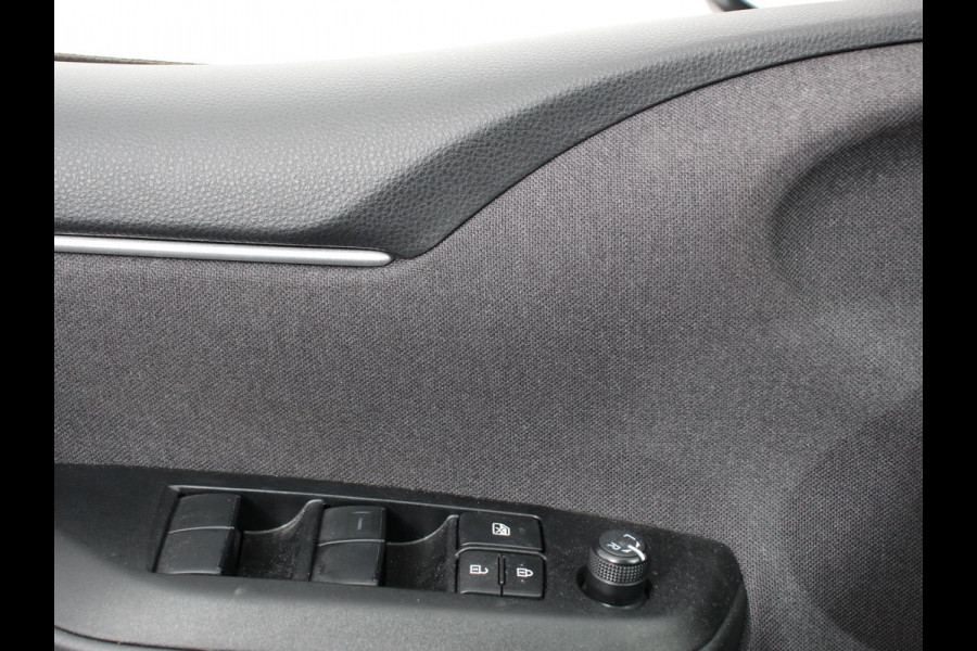 Toyota Yaris 1.5 Hybrid Dynamic Automaat | Climate control | Cruise control adaptive | LED | Achteruitrijcamera | Lane assist | Navigatie | Apple Carplay/ Android Auto |