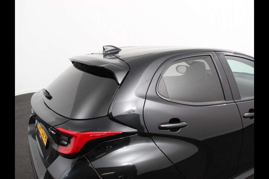 Toyota Yaris 1.5 Hybrid Dynamic Automaat | Climate control | Cruise control adaptive | LED | Achteruitrijcamera | Lane assist | Navigatie | Apple Carplay/ Android Auto |