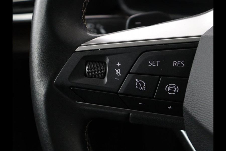 Seat Leon 1.4 TSI eHybrid PHEV Xcellence | SOH 100% | Stoel & stuurverwarming | Sfeerverlichting | Keyless | Navigatie | Park Assist | Cruise control | Digital Cockpit | Climate control | Plug In