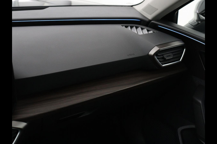 Seat Leon 1.4 TSI eHybrid PHEV Xcellence | SOH 100% | Stoel & stuurverwarming | Sfeerverlichting | Keyless | Navigatie | Park Assist | Cruise control | Digital Cockpit | Climate control | Plug In