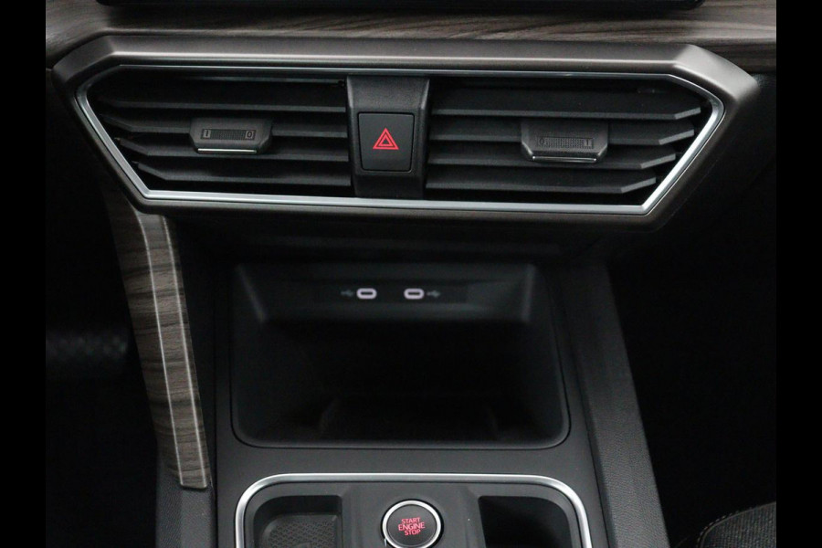 Seat Leon 1.4 TSI eHybrid PHEV Xcellence | SOH 100% | Stoel & stuurverwarming | Sfeerverlichting | Keyless | Navigatie | Park Assist | Cruise control | Digital Cockpit | Climate control | Plug In