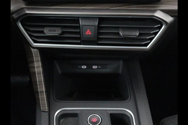 Seat Leon 1.4 TSI eHybrid PHEV Xcellence | SOH 100% | Stoel & stuurverwarming | Sfeerverlichting | Keyless | Navigatie | Park Assist | Cruise control | Digital Cockpit | Climate control | Plug In