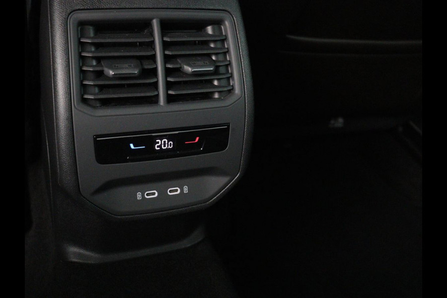 Seat Leon 1.4 TSI eHybrid PHEV Xcellence | SOH 100% | Stoel & stuurverwarming | Sfeerverlichting | Keyless | Navigatie | Park Assist | Cruise control | Digital Cockpit | Climate control | Plug In