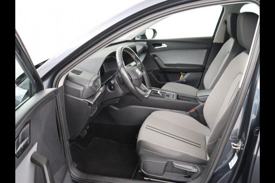 Seat Leon 1.5 eTSI Style Launch Edition | Trekhaak | Adaptive cruise | Camera | Carplay | Navigatie | DAB | Parkeerhulp | Digital Cockpit | Climate control | Bluetooth