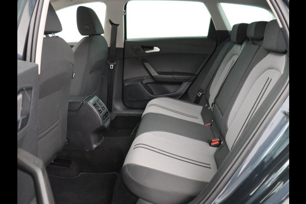 Seat Leon 1.5 eTSI Style Launch Edition | Trekhaak | Adaptive cruise | Camera | Carplay | Navigatie | DAB | Parkeerhulp | Digital Cockpit | Climate control | Bluetooth