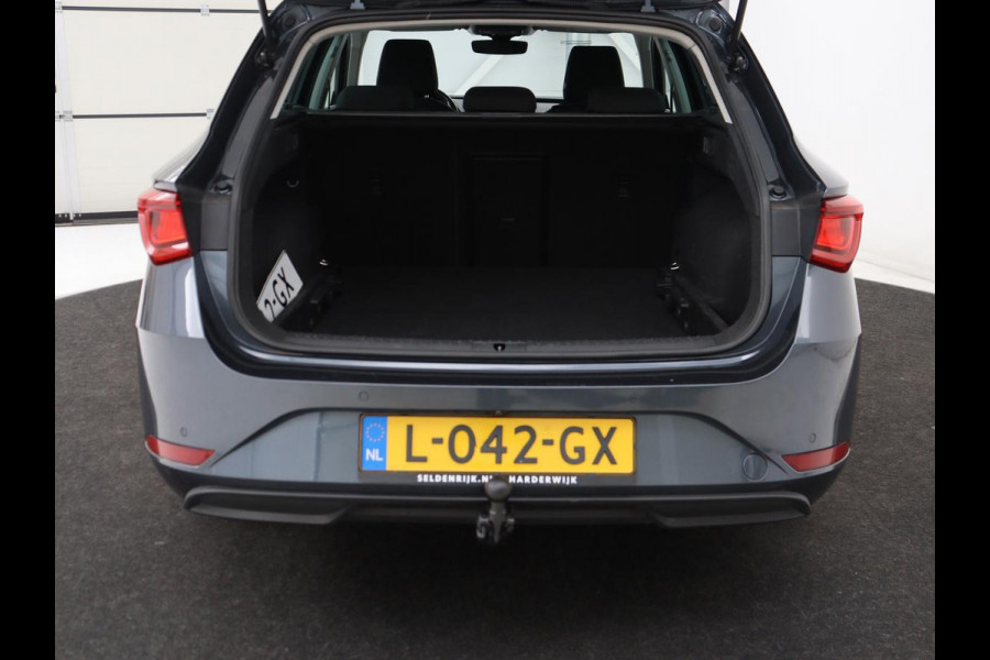 Seat Leon 1.5 eTSI Style Launch Edition | Trekhaak | Adaptive cruise | Camera | Carplay | Navigatie | DAB | Parkeerhulp | Digital Cockpit | Climate control | Bluetooth