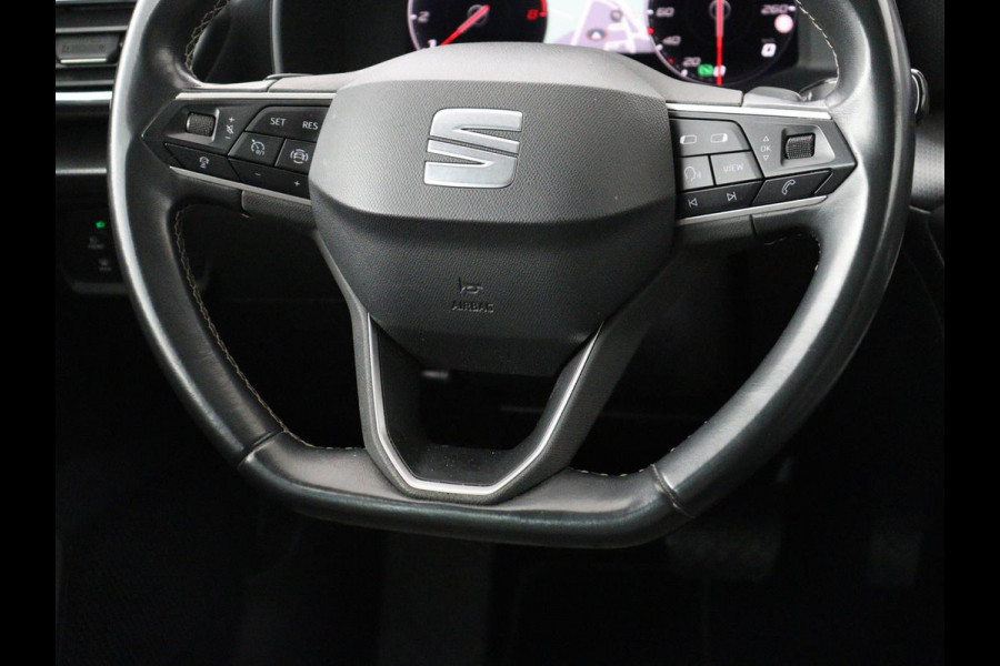 Seat Leon 1.5 eTSI Style Launch Edition | Trekhaak | Adaptive cruise | Camera | Carplay | Navigatie | DAB | Parkeerhulp | Digital Cockpit | Climate control | Bluetooth