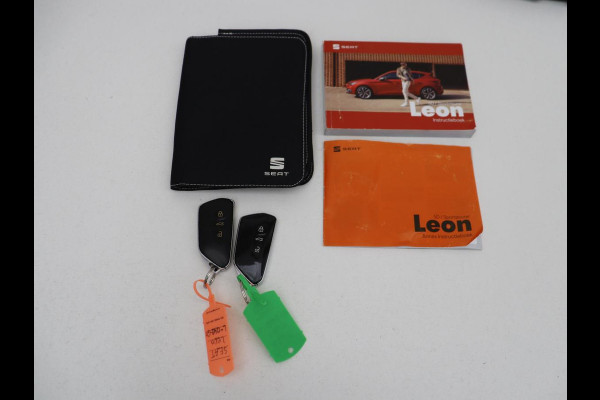 Seat Leon 1.5 eTSI Style Launch Edition | Trekhaak | Adaptive cruise | Camera | Carplay | Navigatie | DAB | Parkeerhulp | Digital Cockpit | Climate control | Bluetooth