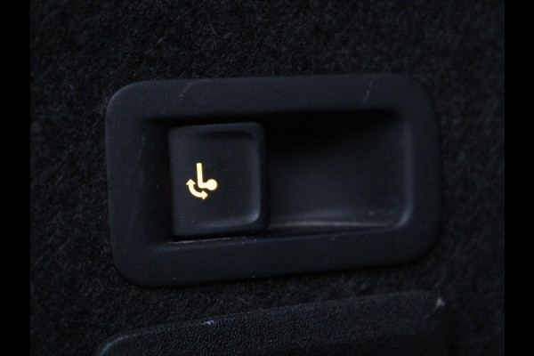 Seat Leon 1.5 eTSI Style Launch Edition | Trekhaak | Adaptive cruise | Camera | Carplay | Navigatie | DAB | Parkeerhulp | Digital Cockpit | Climate control | Bluetooth