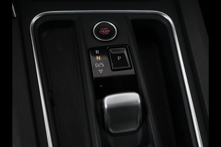 Seat Leon 1.5 eTSI Style Launch Edition | Trekhaak | Adaptive cruise | Camera | Carplay | Navigatie | DAB | Parkeerhulp | Digital Cockpit | Climate control | Bluetooth