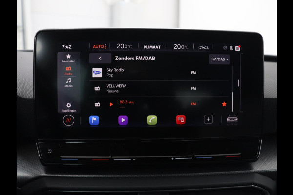 Seat Leon 1.5 eTSI Style Launch Edition | Trekhaak | Adaptive cruise | Camera | Carplay | Navigatie | DAB | Parkeerhulp | Digital Cockpit | Climate control | Bluetooth