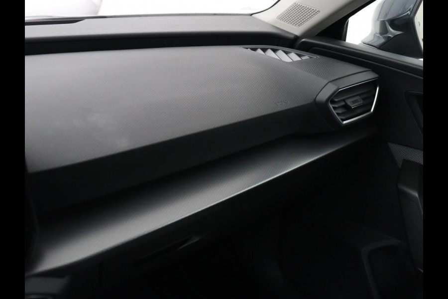 Seat Leon 1.5 eTSI Style Launch Edition | Trekhaak | Adaptive cruise | Camera | Carplay | Navigatie | DAB | Parkeerhulp | Digital Cockpit | Climate control | Bluetooth