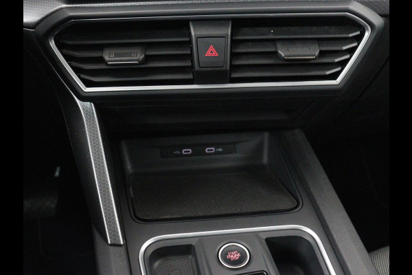 Seat Leon 1.5 eTSI Style Launch Edition | Trekhaak | Adaptive cruise | Camera | Carplay | Navigatie | DAB | Parkeerhulp | Digital Cockpit | Climate control | Bluetooth