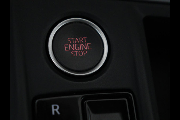 Seat Leon 1.5 eTSI Style Launch Edition | Trekhaak | Adaptive cruise | Camera | Carplay | Navigatie | DAB | Parkeerhulp | Digital Cockpit | Climate control | Bluetooth