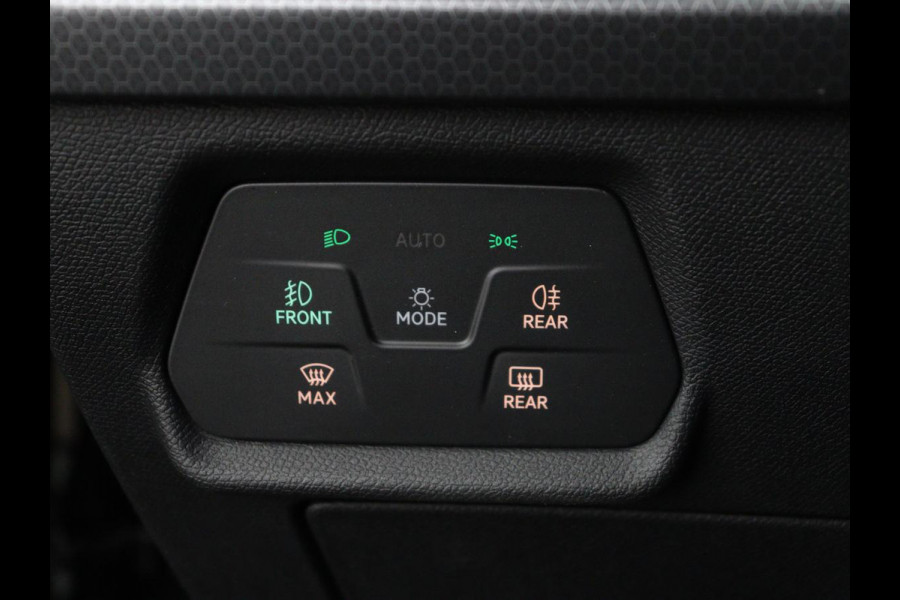 Seat Leon 1.5 eTSI Style Launch Edition | Trekhaak | Adaptive cruise | Camera | Carplay | Navigatie | DAB | Parkeerhulp | Digital Cockpit | Climate control | Bluetooth