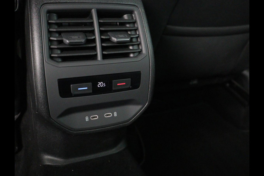 Seat Leon 1.5 eTSI Style Launch Edition | Trekhaak | Adaptive cruise | Camera | Carplay | Navigatie | DAB | Parkeerhulp | Digital Cockpit | Climate control | Bluetooth