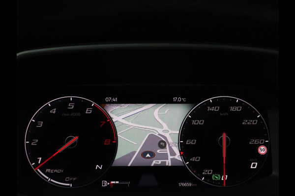 Seat Leon 1.5 eTSI Style Launch Edition | Trekhaak | Adaptive cruise | Camera | Carplay | Navigatie | DAB | Parkeerhulp | Digital Cockpit | Climate control | Bluetooth