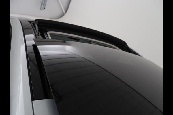 Renault Captur 1.3 TCe Intens | Panoramadak | 360 Camera | Trekhaak | Half leder | Carplay | Keyless | Climate control | Full LED | Getint glas | Cruise control | Parkeerhulp