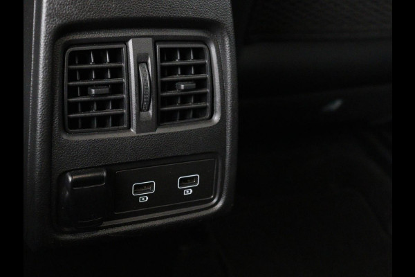 Renault Captur 1.3 TCe Intens | Panoramadak | 360 Camera | Trekhaak | Half leder | Carplay | Keyless | Climate control | Full LED | Getint glas | Cruise control | Parkeerhulp