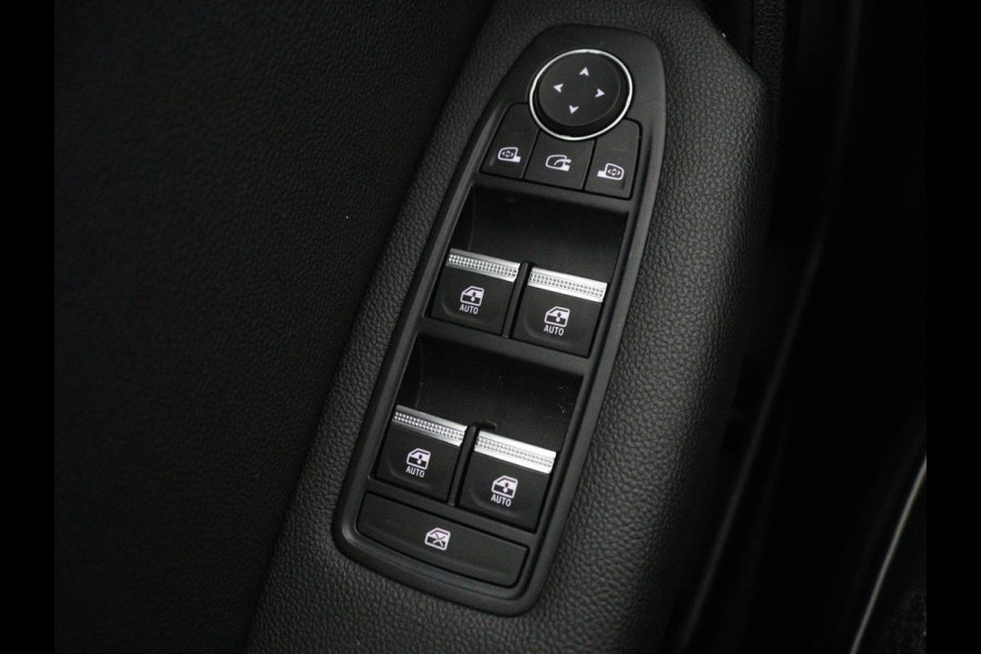 Renault Captur 1.3 TCe Intens | Panoramadak | 360 Camera | Trekhaak | Half leder | Carplay | Keyless | Climate control | Full LED | Getint glas | Cruise control | Parkeerhulp