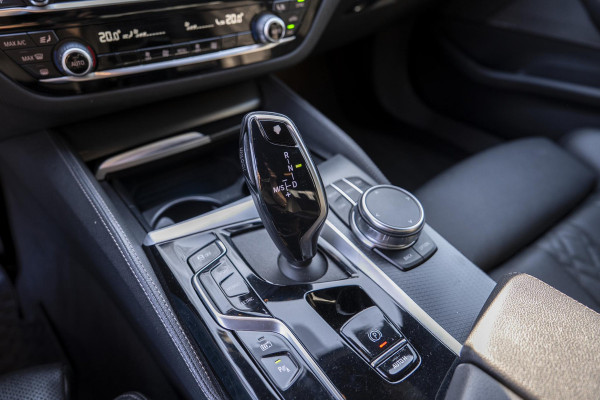 BMW 5 Serie 530e M-Sport | H&K | Leder | Carplay | Camera