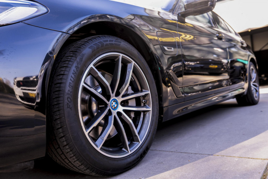 BMW 5 Serie 530e M-Sport | H&K | Leder | Carplay | Camera
